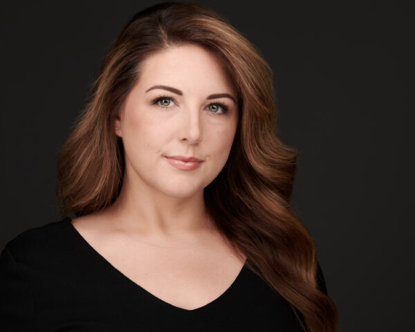 Professional Headshot of Lyndsey Elliot